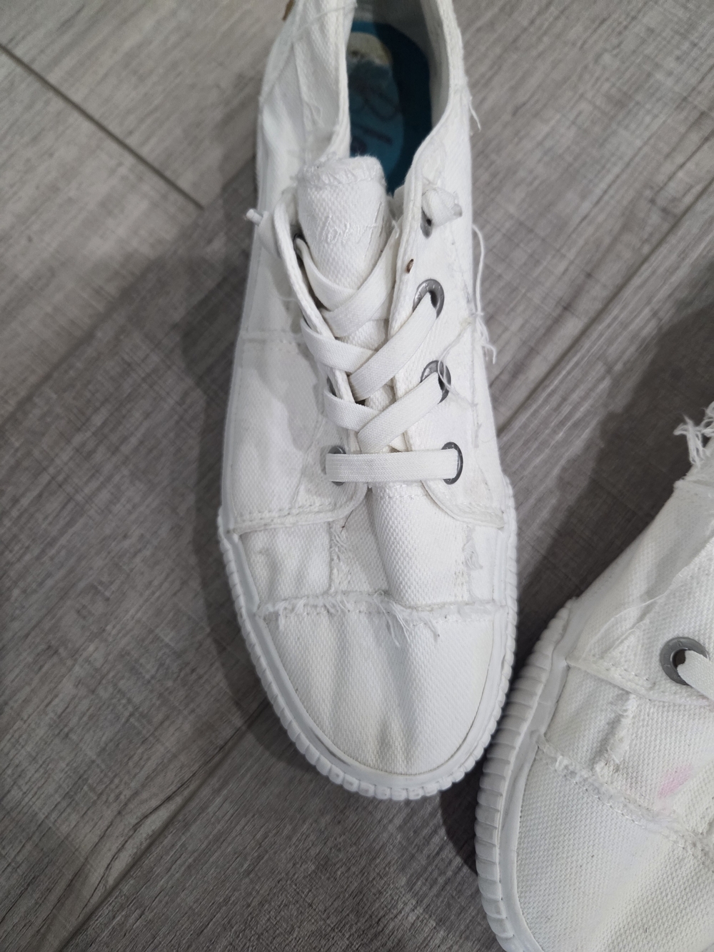 Blowfish Women's Malibu Low-Top White Sneakers Size 9 - Picture 7 of 9